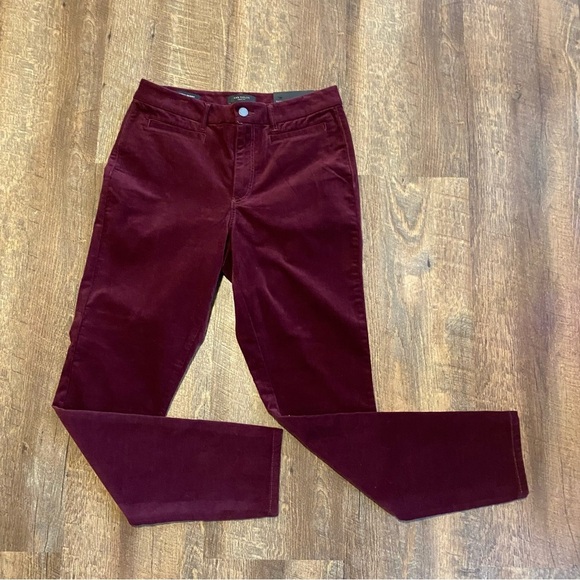 NWT Ann Taylor Curvy Skinny Mid Rise Burgundy Jeans Size 8 - Picture 1 of 11